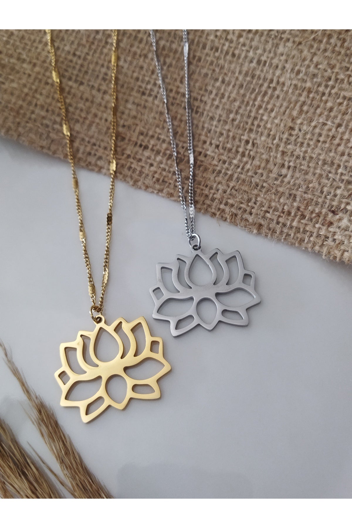 Lotus Çiçeği Rodyum Kolye