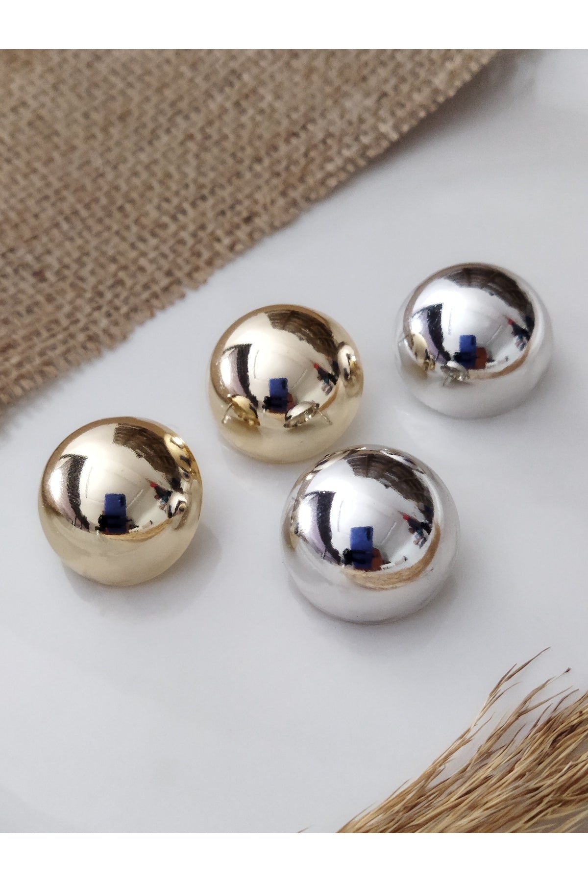 RODYUM RENK BOMBELİ ÇİVİ KÜPE
