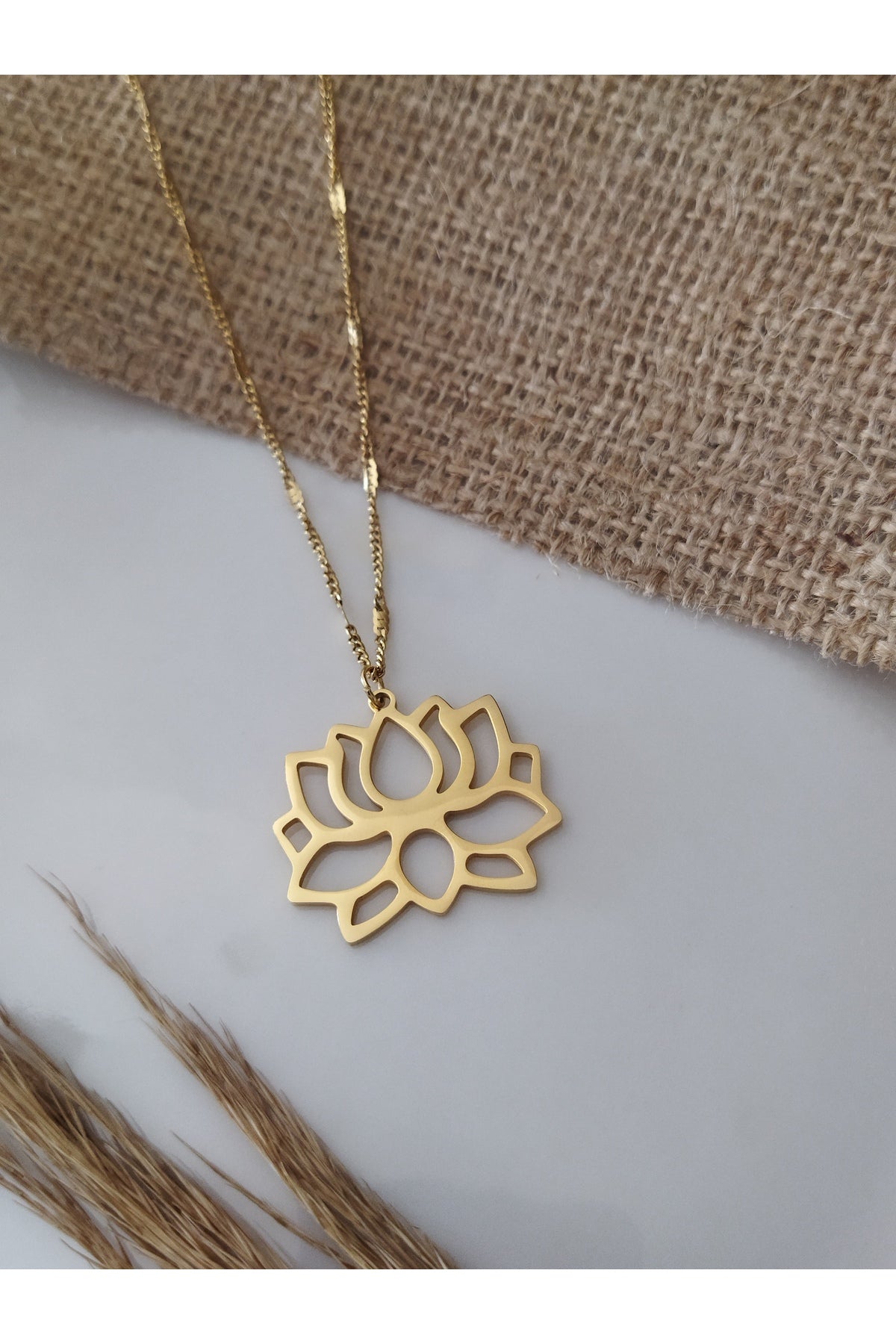 Lotus Çiçeği Rodyum Kolye