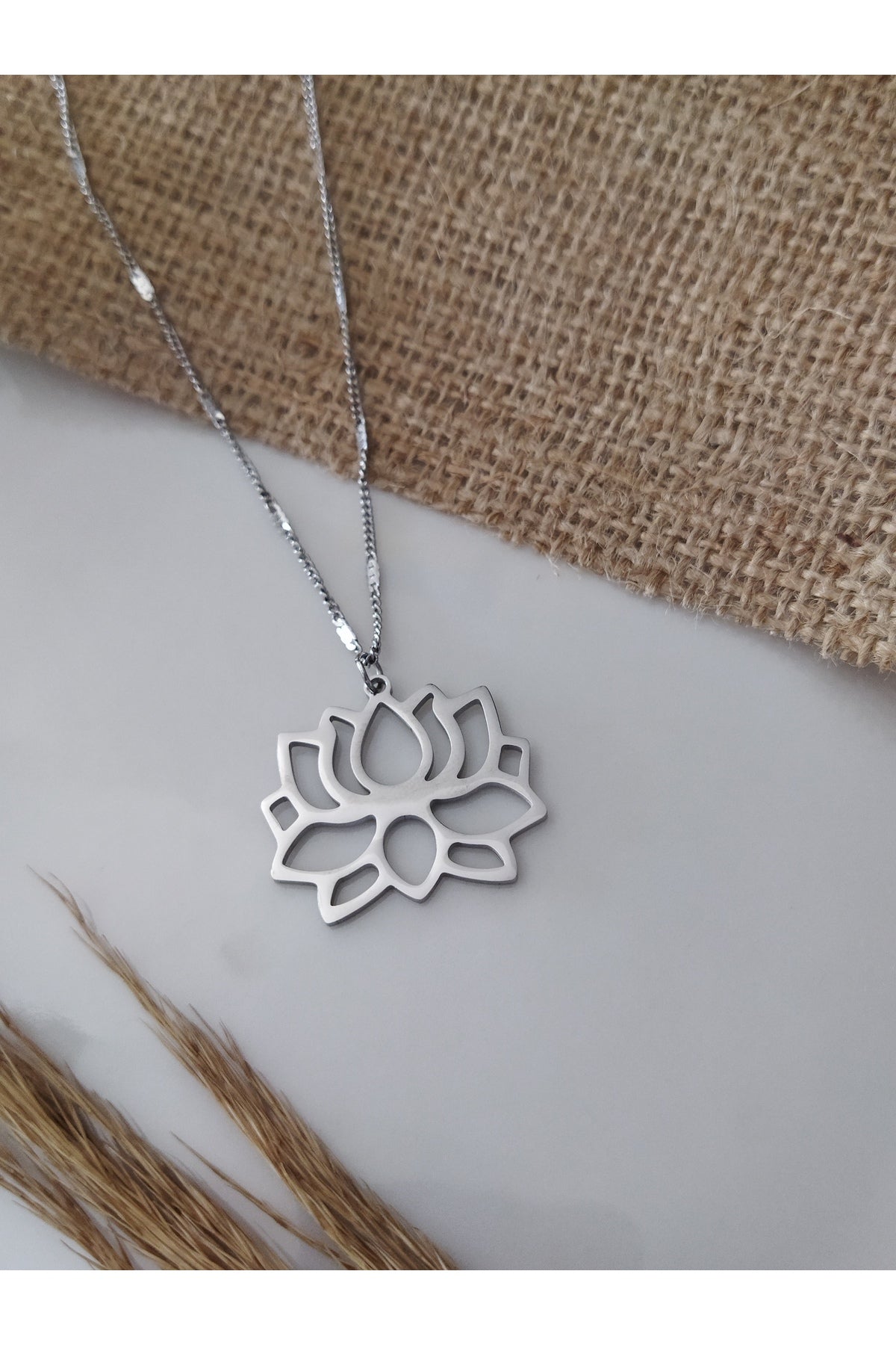 Lotus Çiçeği Rodyum Kolye