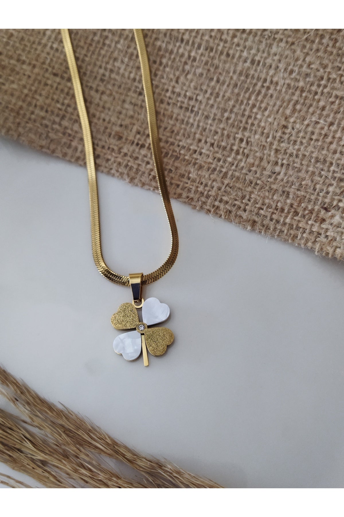 ÇELİK TAŞLI CHARM YONCA KOLYE