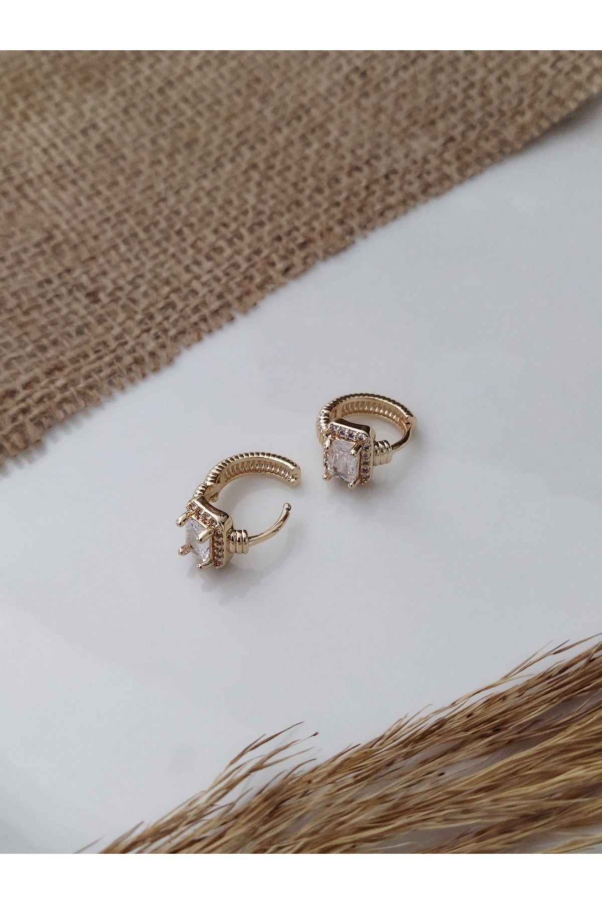 BAGET TAŞLI GOLD HALKA KÜPE