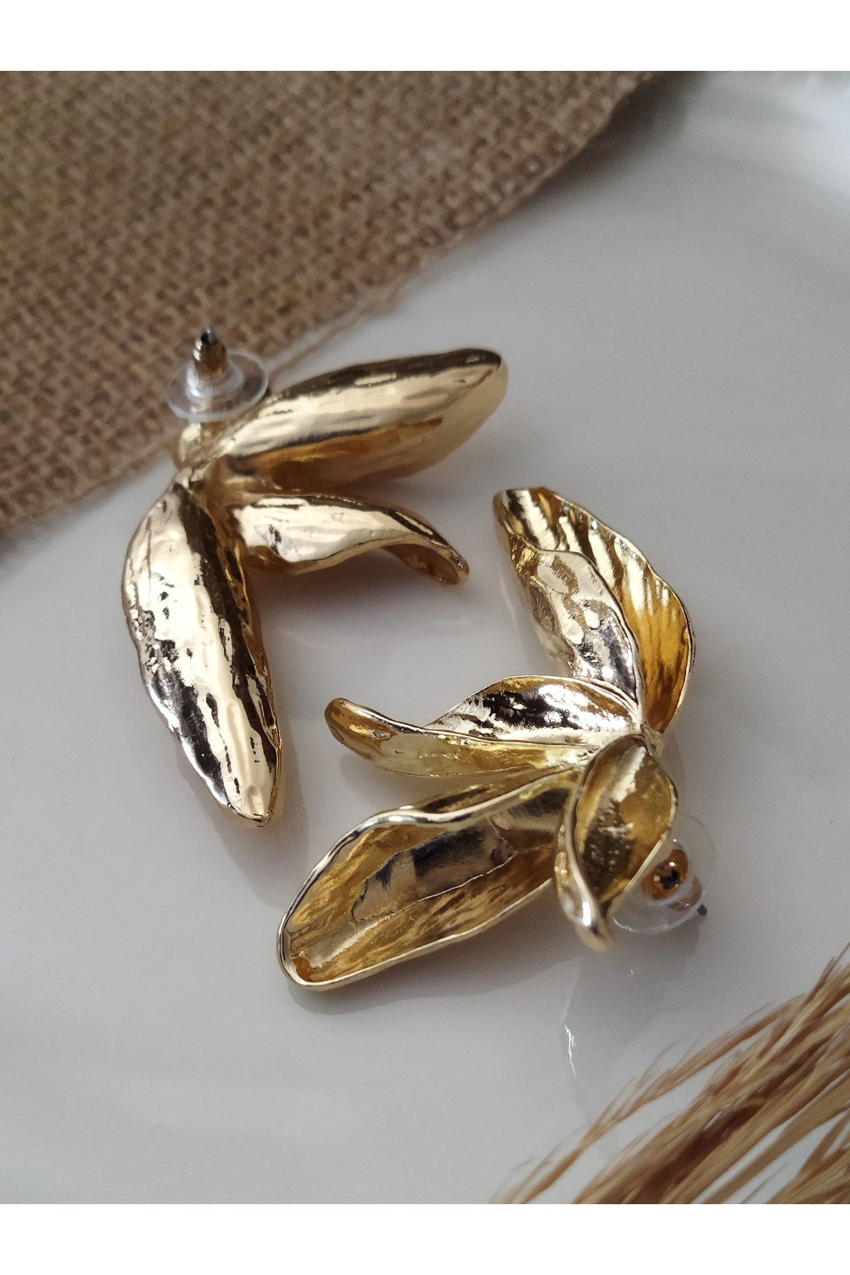 GOLD BÜYÜK ÇİÇEK FİGÜR KÜPE