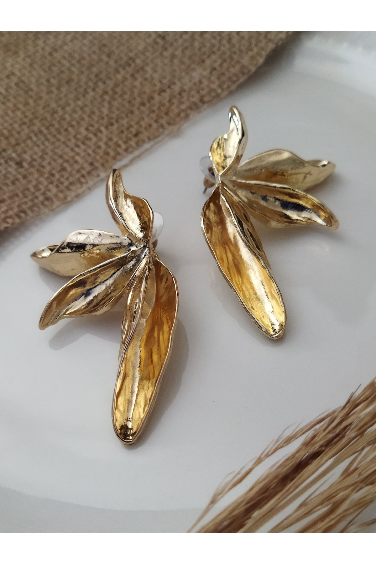 GOLD BÜYÜK ÇİÇEK FİGÜR KÜPE