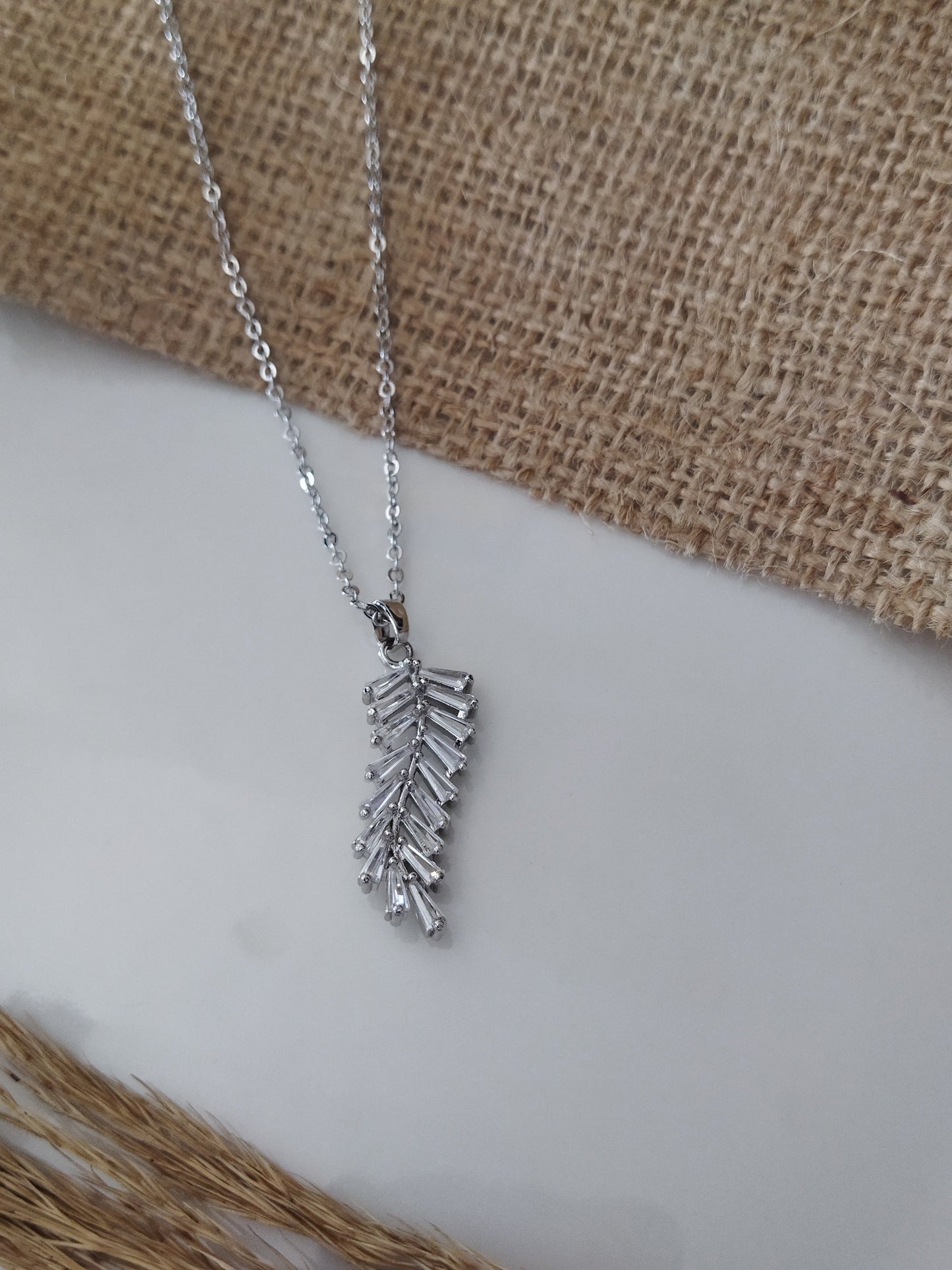 ÇELİK TAŞLI CHARM KADIN KOLYELER