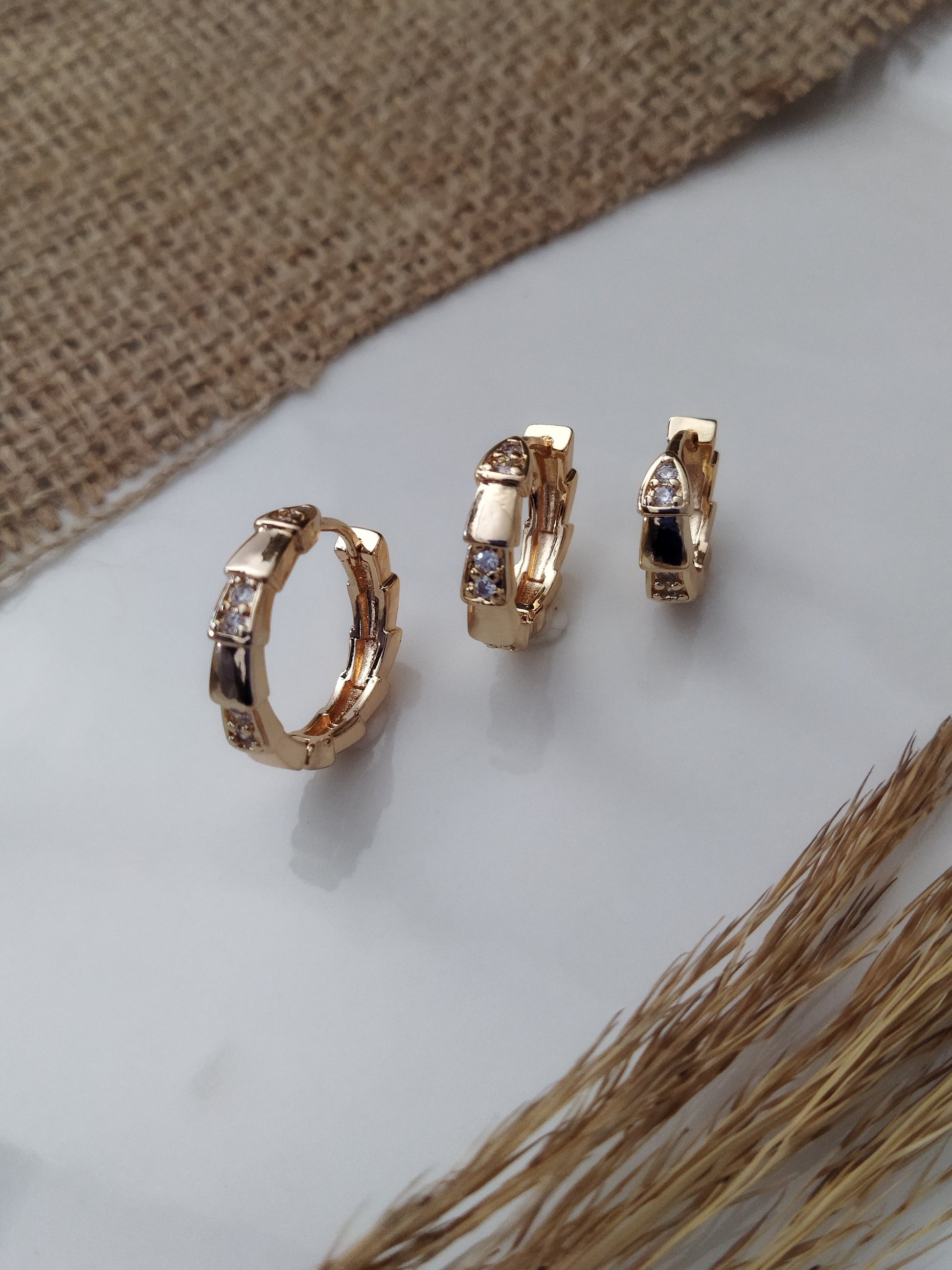 Bulgari Yılan Desen  Çelik Halka Küpe Seti - Paslanmaz Çelik - Gold Renk Kadın Set Küpe- Bronzzara