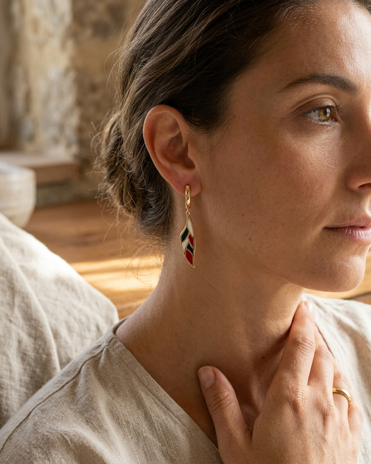 Madame Perle – Acantha | Enamelled Leaf Earring