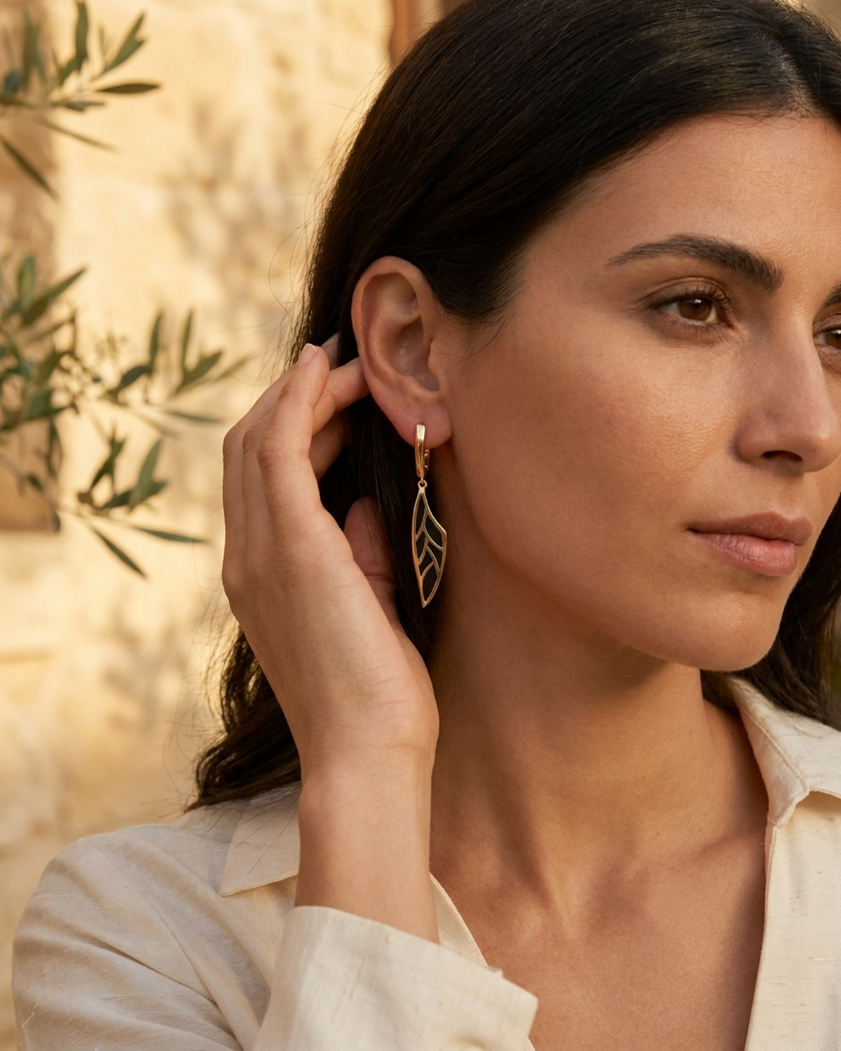 Madame Perle – Acantha | Enamelled Leaf Earring