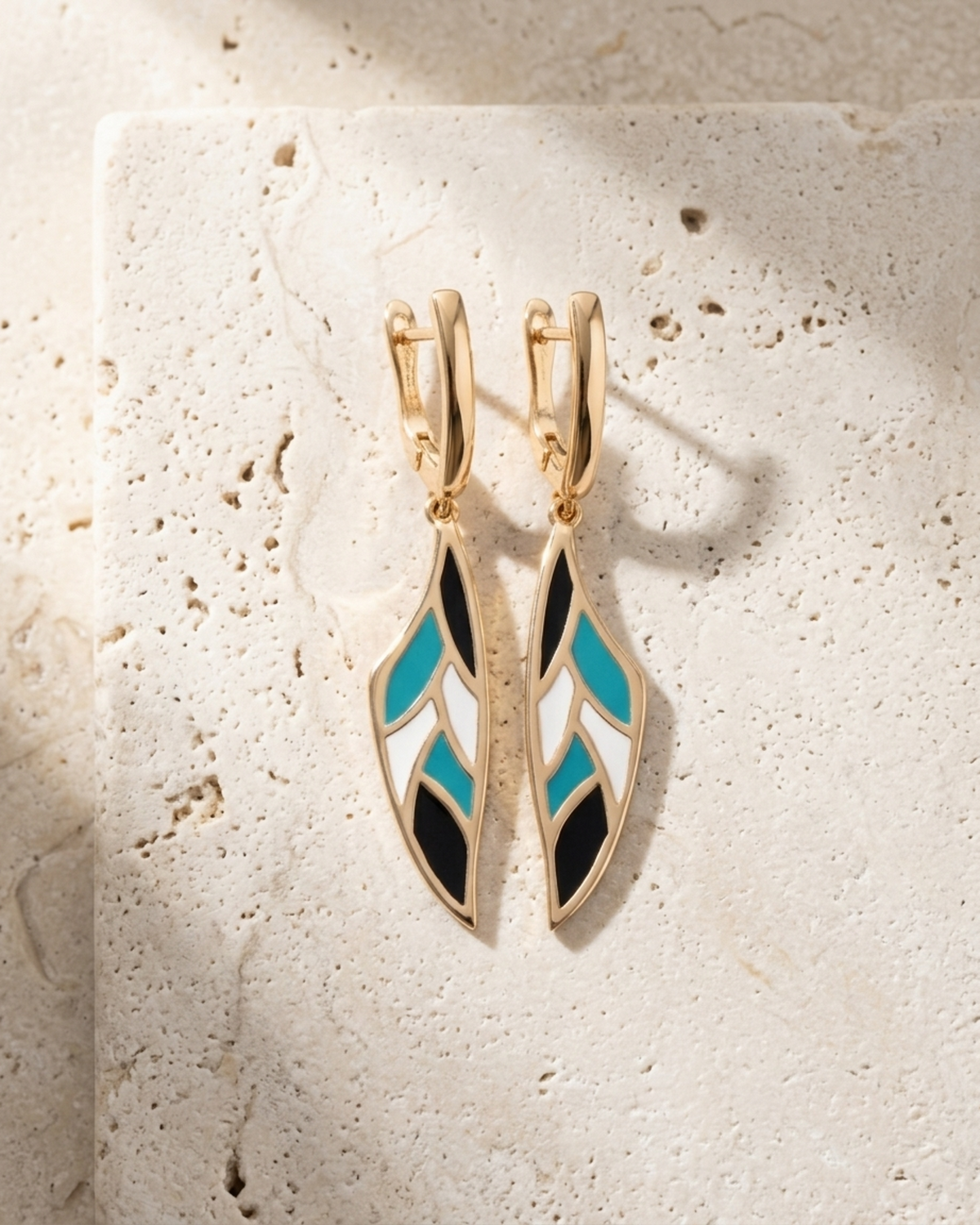 Madame Perle – Acantha | Enamelled Leaf Earring