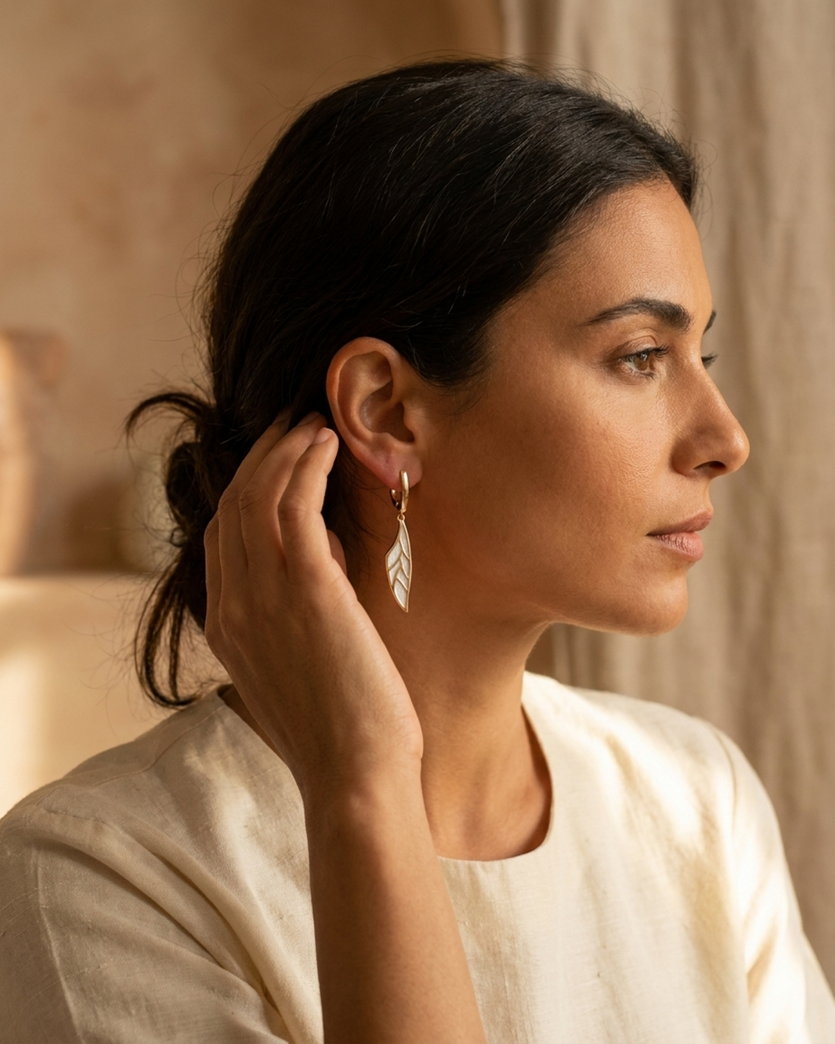 Madame Perle – Acantha | Enamelled Leaf Earring