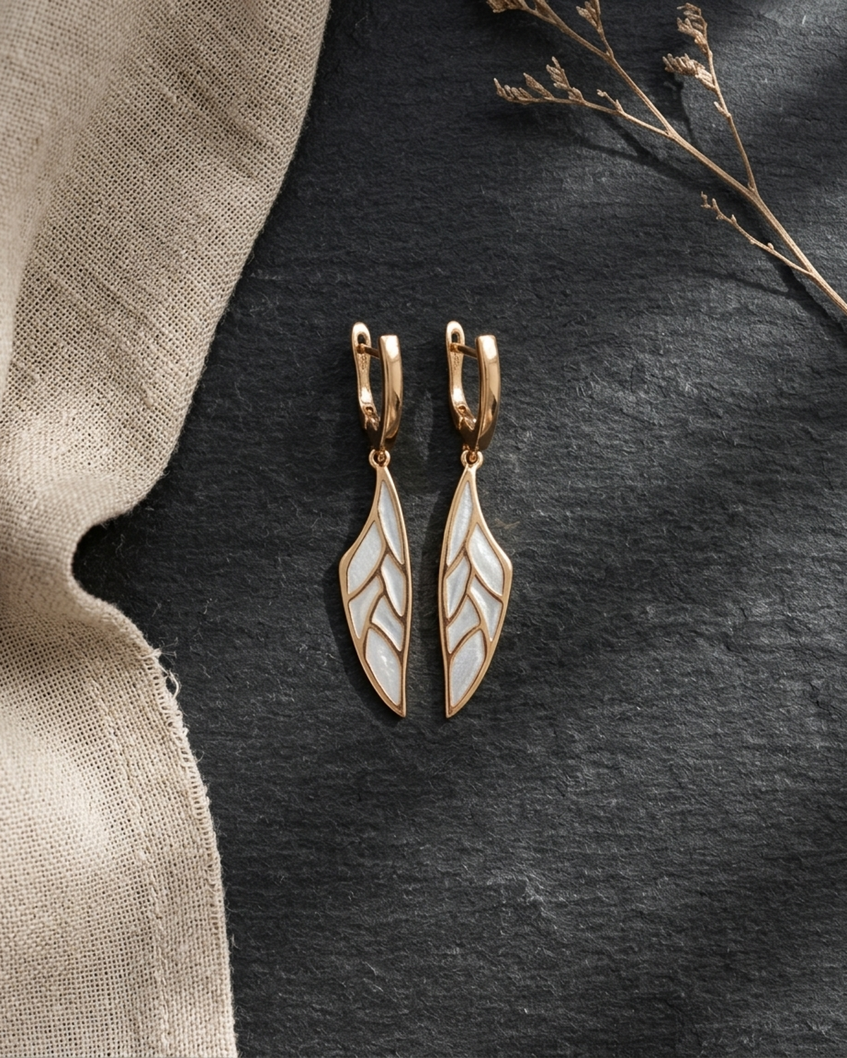 Madame Perle – Acantha | Enamelled Leaf Earring