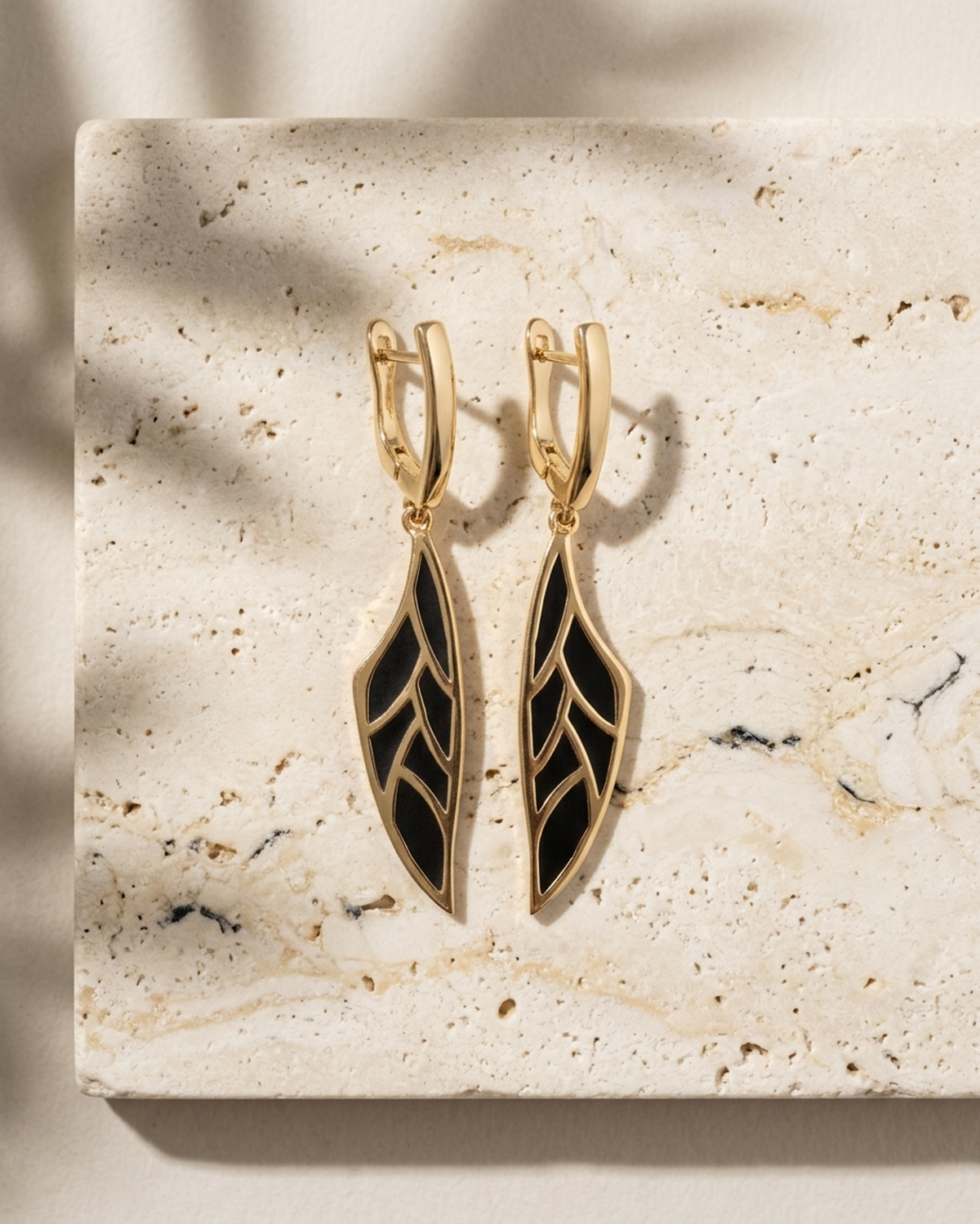 Madame Perle – Acantha | Enamelled Leaf Earring